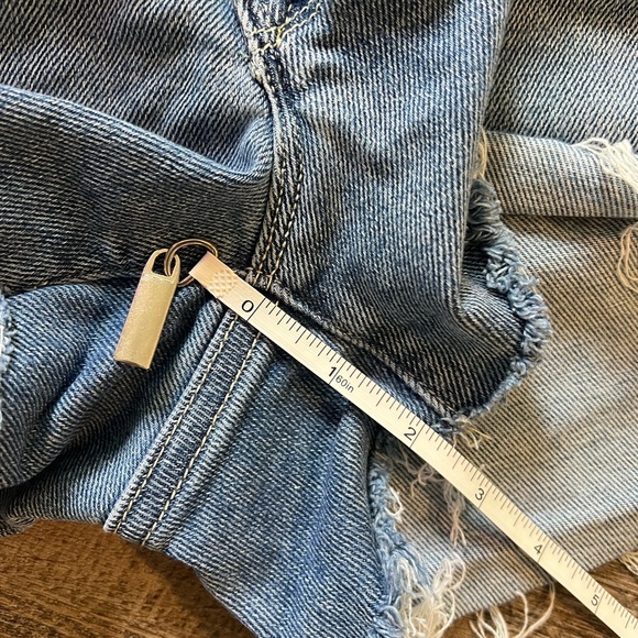 Blanqi Maternity Belly Support Denim Shorts - Picture 3 of 4